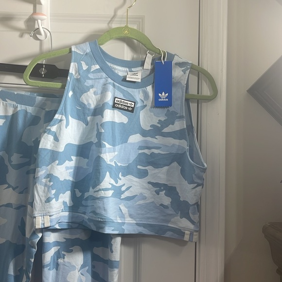 Adidas leggings with crop top - Picture 2 of 3